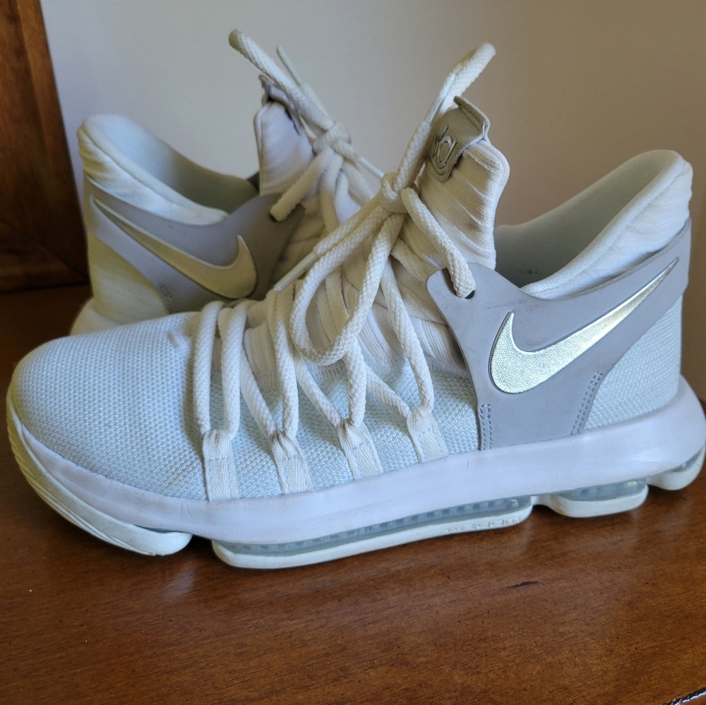 Womans Nike KD Still sneakers